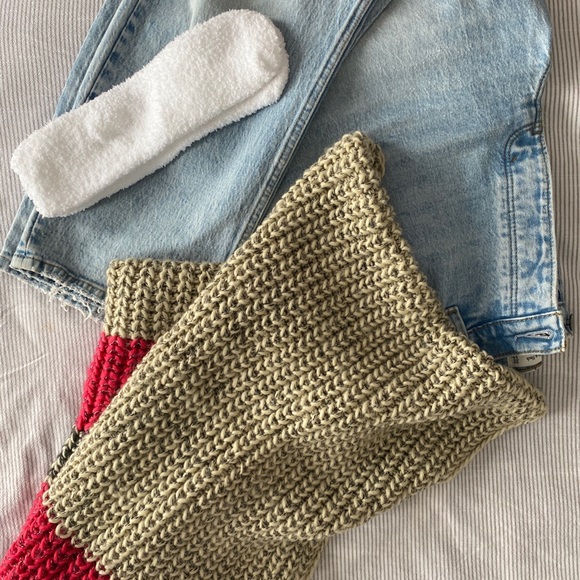 Roots Colour-Block Chunky Knit Infinity Scarf - Picture 2 of 12